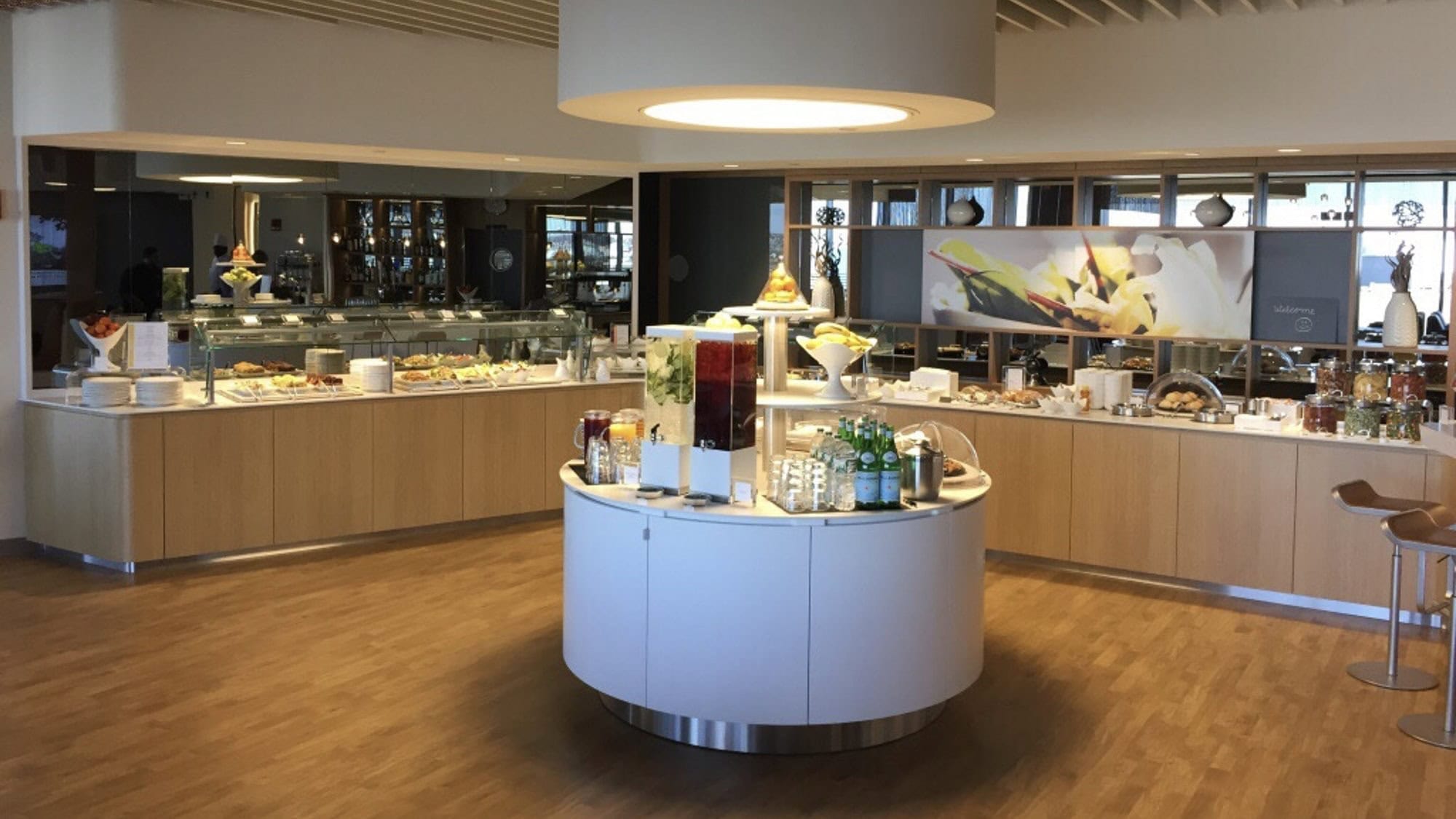 Boston Logan Airport Lounges Guide: Access, Hours, And Amenities 13 - Boston Logan Airport Lounges Boston Logan Airport Lounges Guide - Lufthansa Lounge: Terminal E