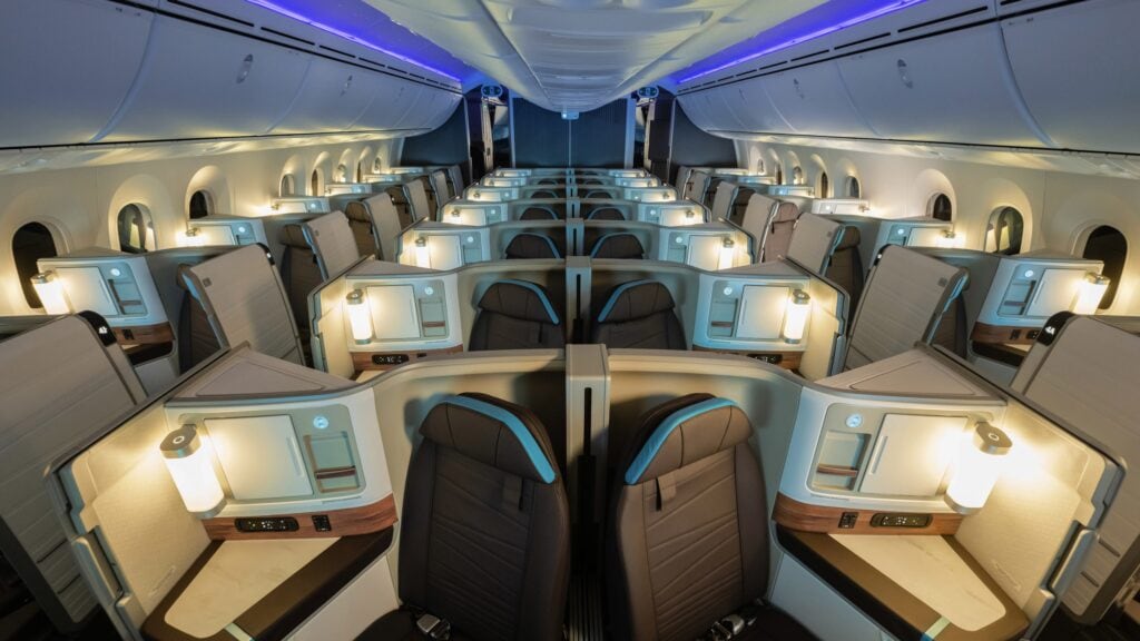 Airbus A350 vs Boeing 787: Which Plane Is Better 2 - Airbus A350 vs Boeing 787 Airbus A350 vs Boeing 787 - Hawaiian Airlines Boeing 787 Cabin Interior