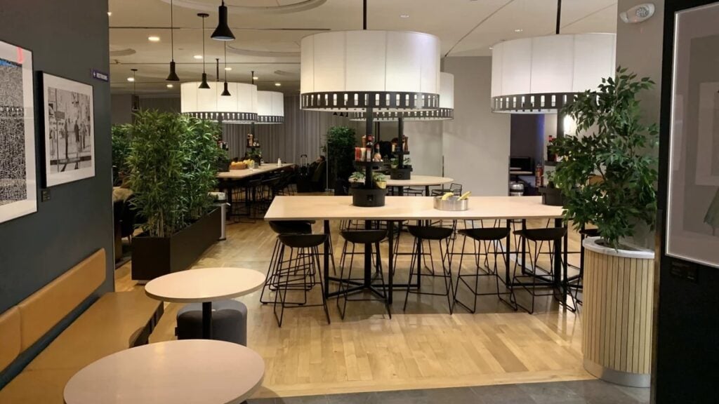 Newark Liberty [EWR] Airport Lounges Guide - SAS Lounge