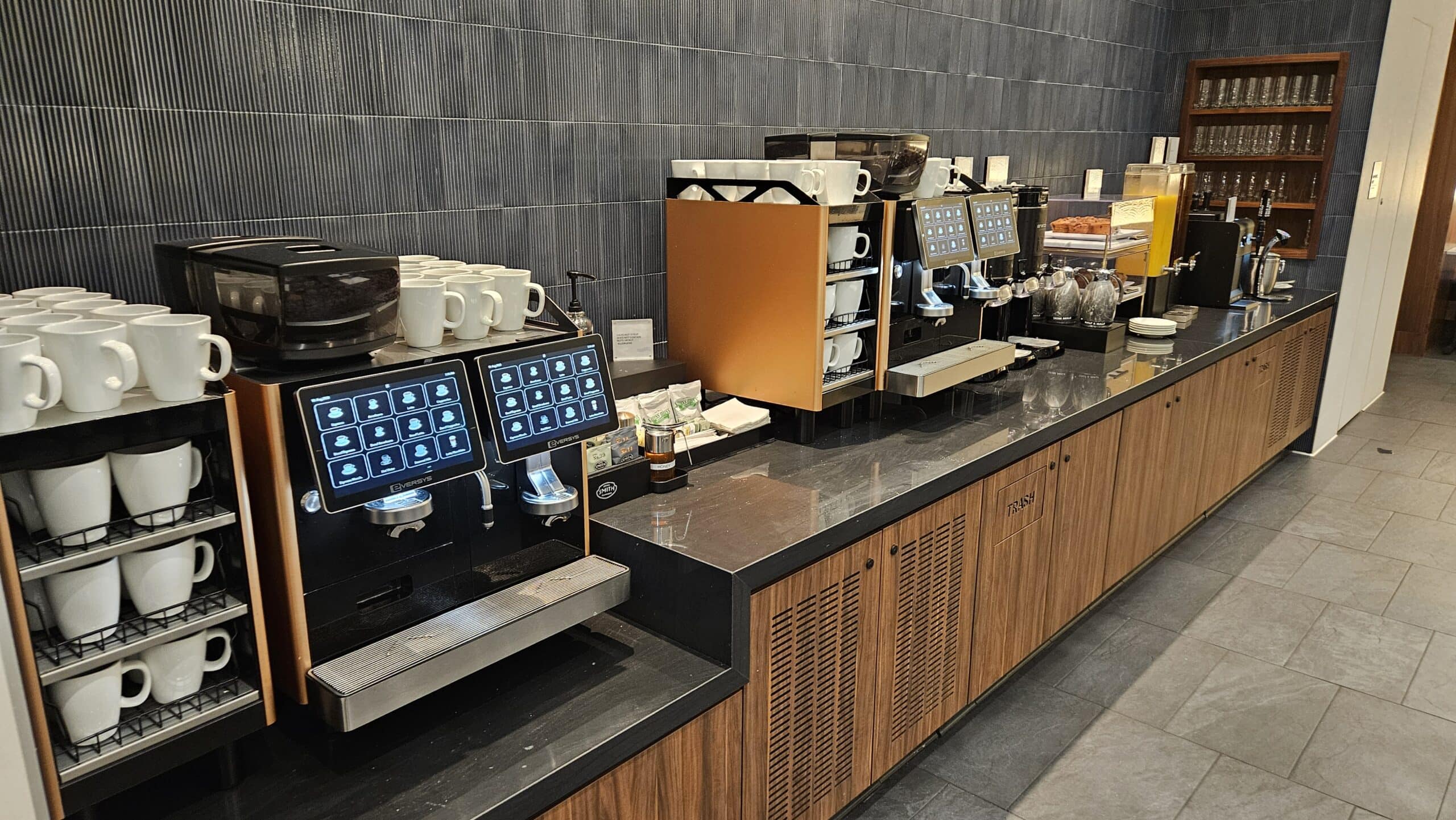 Amex Centurion Lounge DCA Review 10 - Amex Centurion Lounge DCA Amex Centurion Lounge DCA - Beverage Area