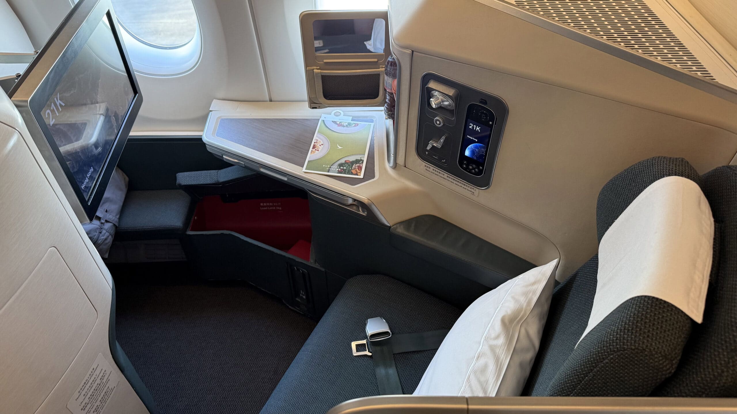 Cathay Pacific A350-900 Business Class - Seat