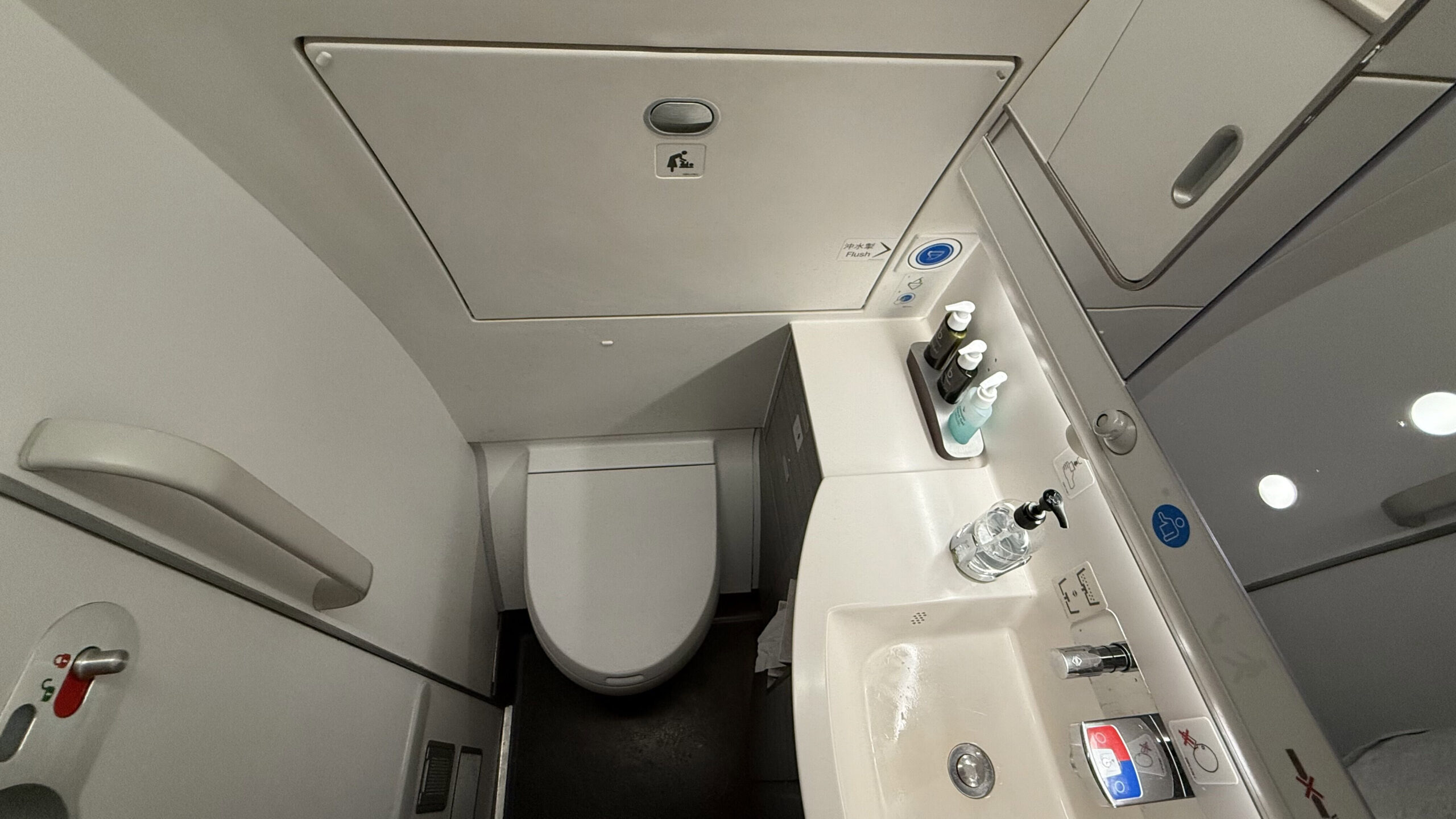 Cathay Pacific A350-900 Business Class - Lavatory