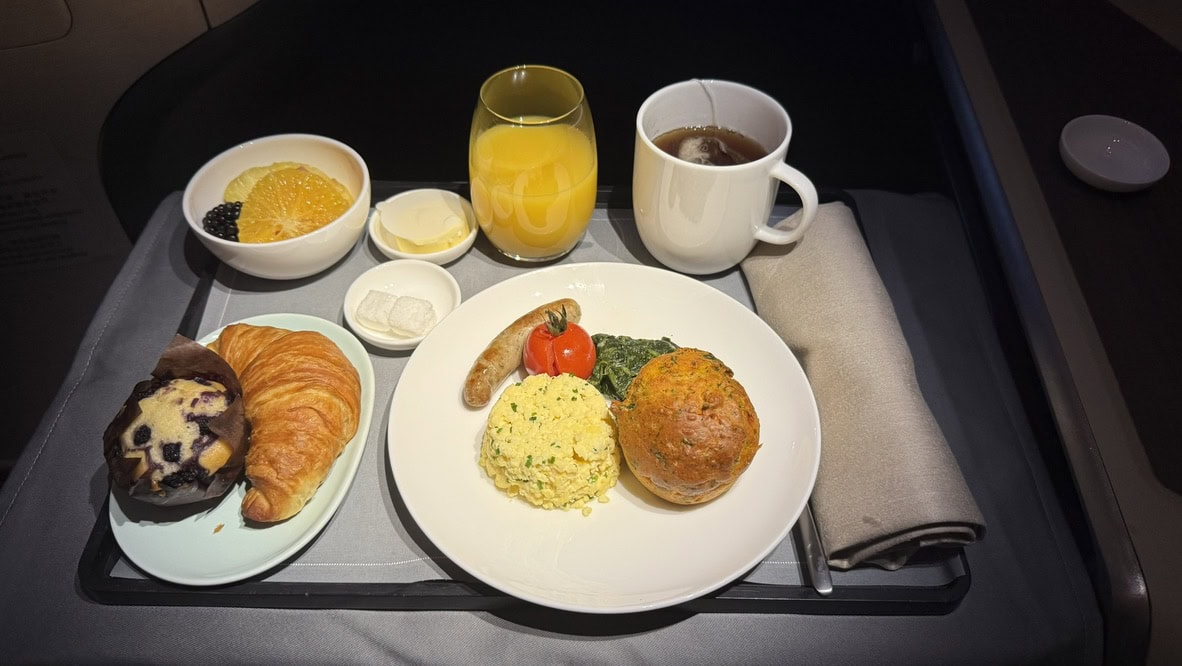 Cathay Pacific A350-900 Business Class - Breakfast