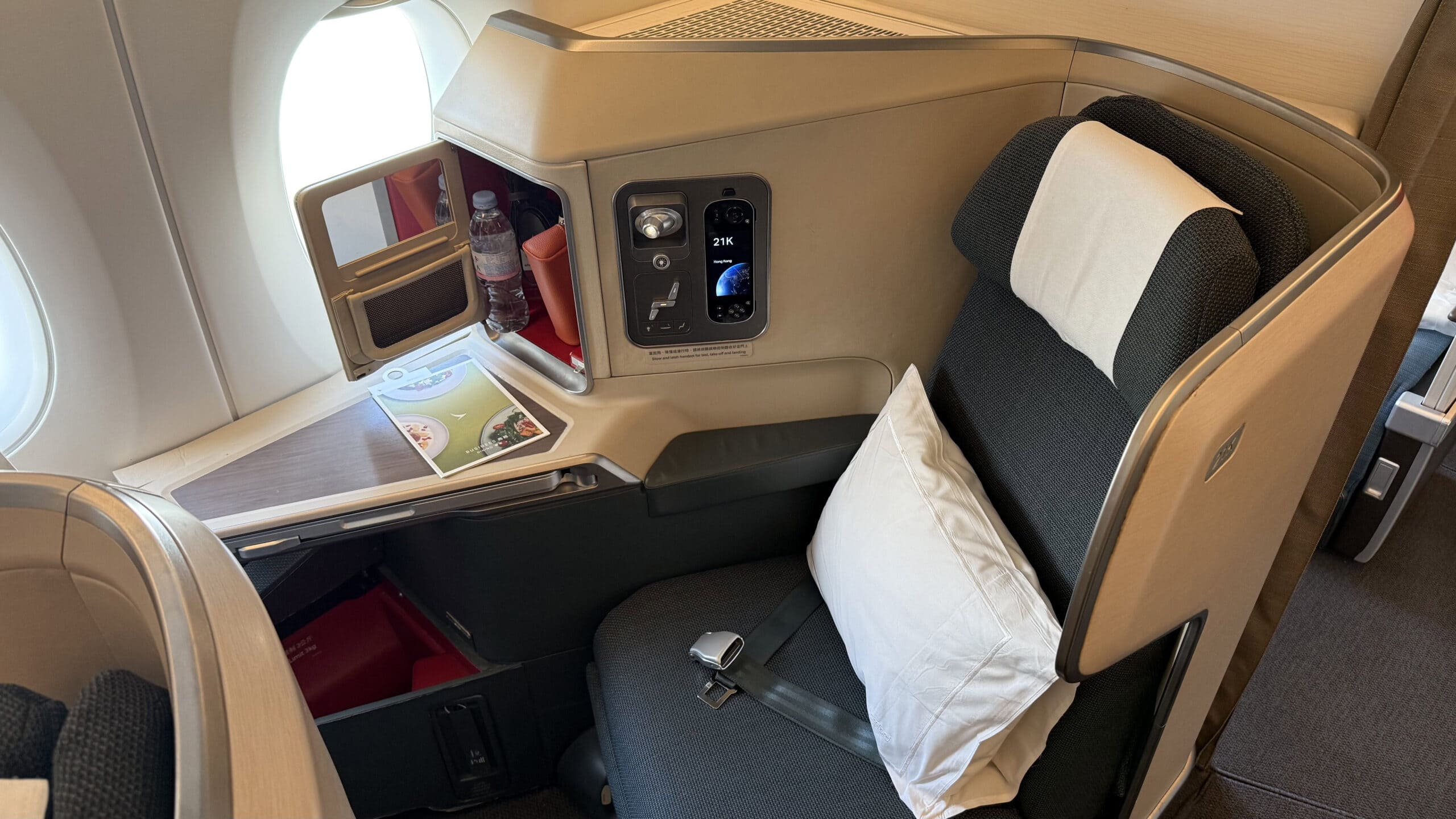 Cathay Pacific A350-900 Business Class - Seat