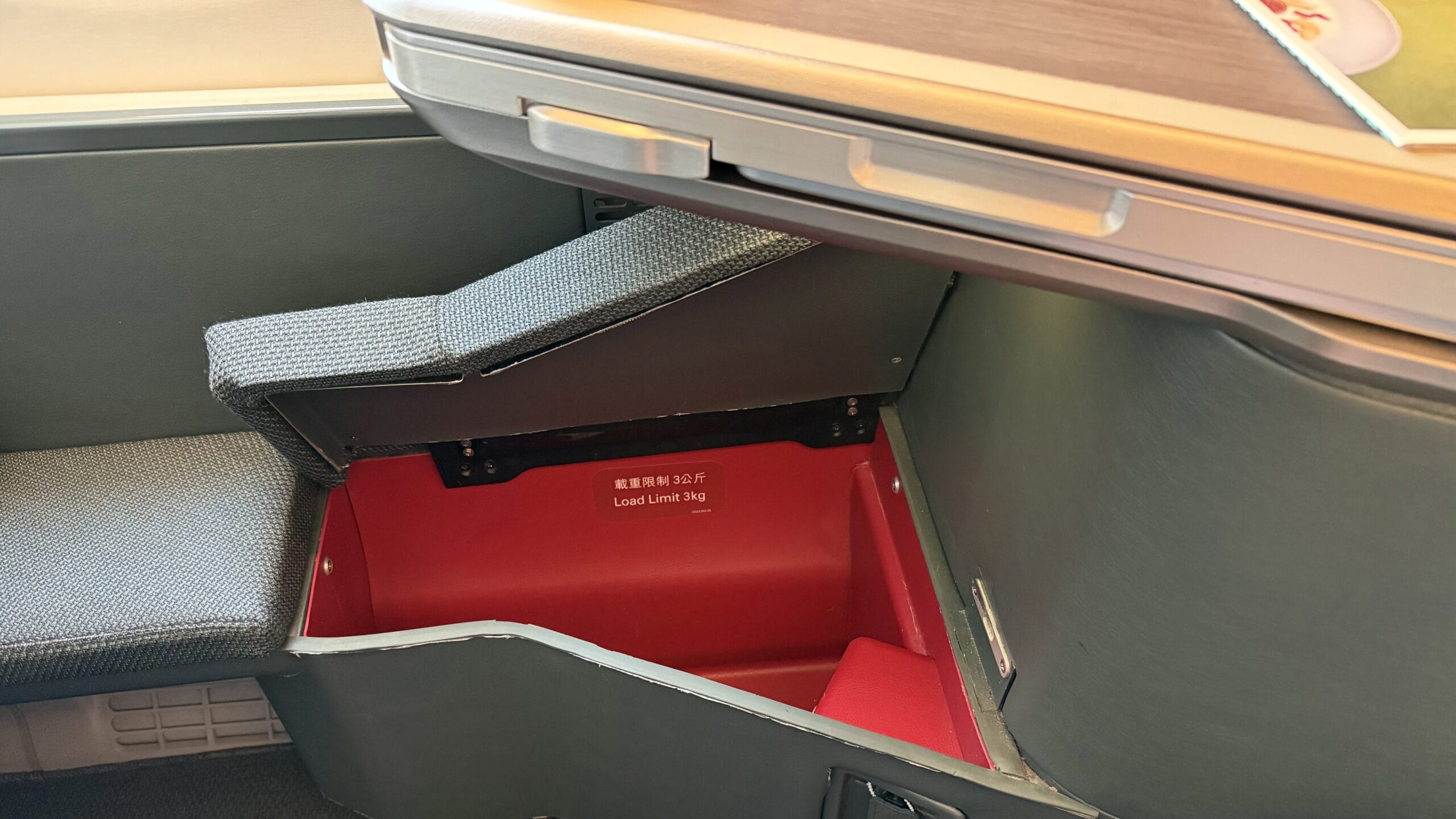 Cathay Pacific A350-900 Business Class - Main Storage