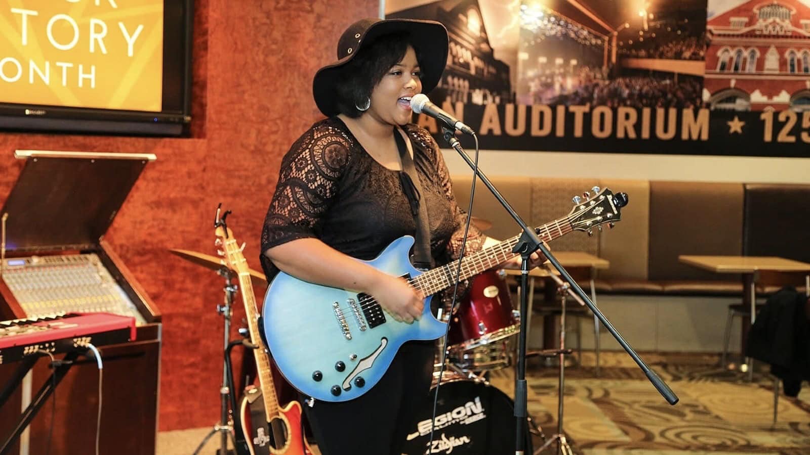 Nashville International Airport [BNA] - Live Music