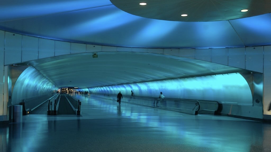 Detroit Metropolitan Wayne County Airport [DTW] - Light Tunnel