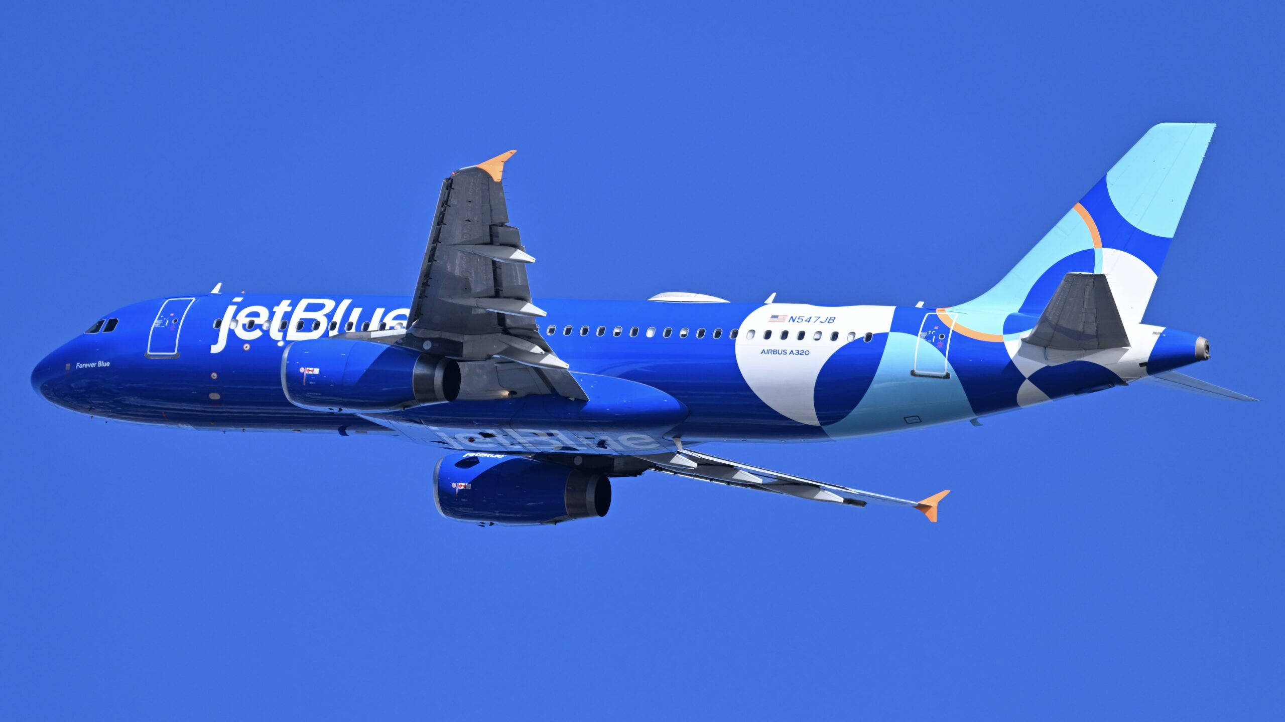 JetBlue Airways Guide: Seats, Baggage Fees, Amenities, Customer Service, And More