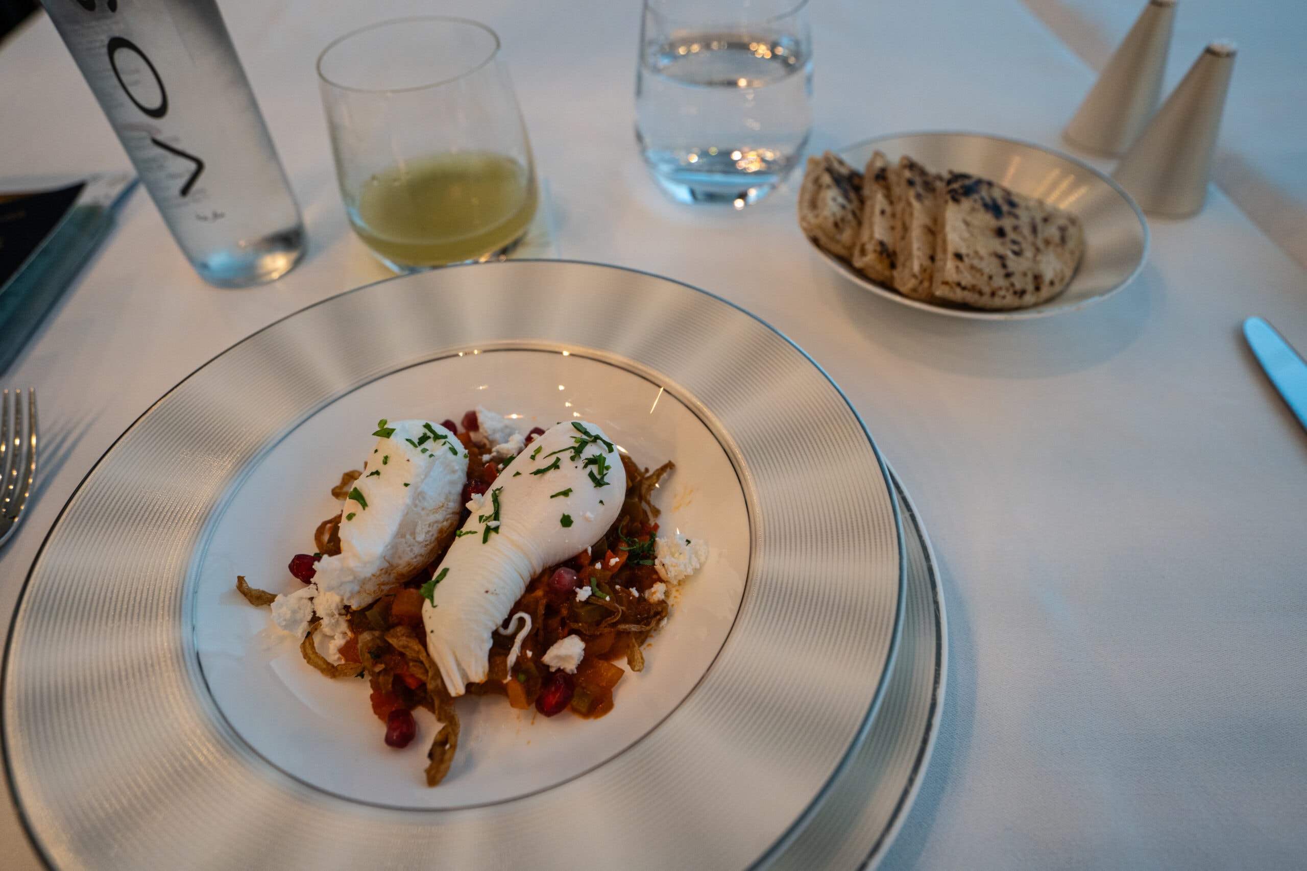 Etihad Airways A380-800 First Class [The Apartment] - First Class Lounge Dining