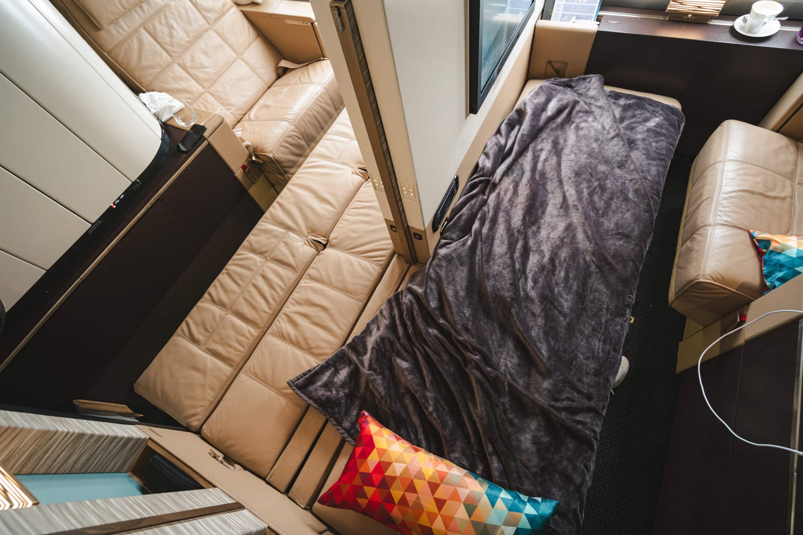 Etihad Airways A380-800 First Class [The Apartment] - First Class Shared Bed