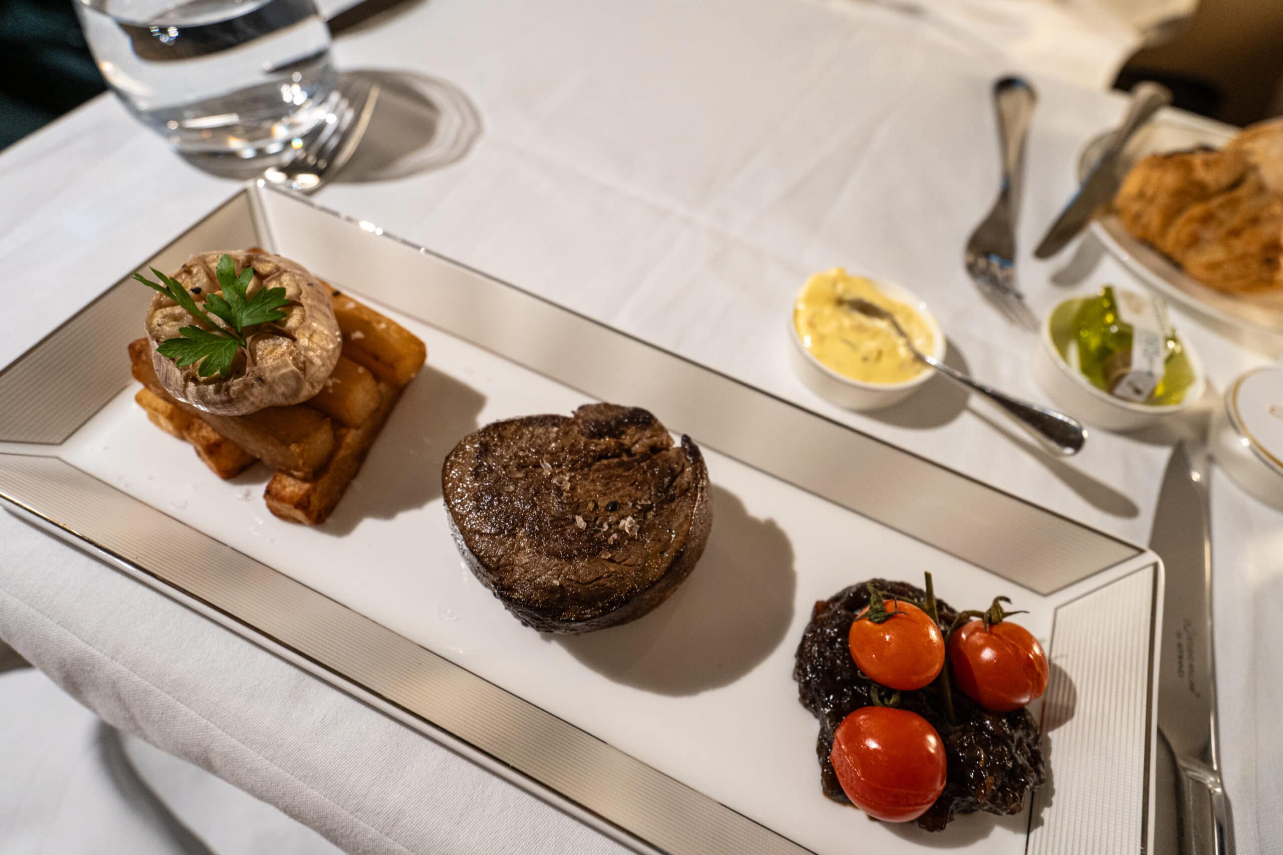 Etihad Airways A380-800 First Class [The Apartment] - First Class Lounge Dining