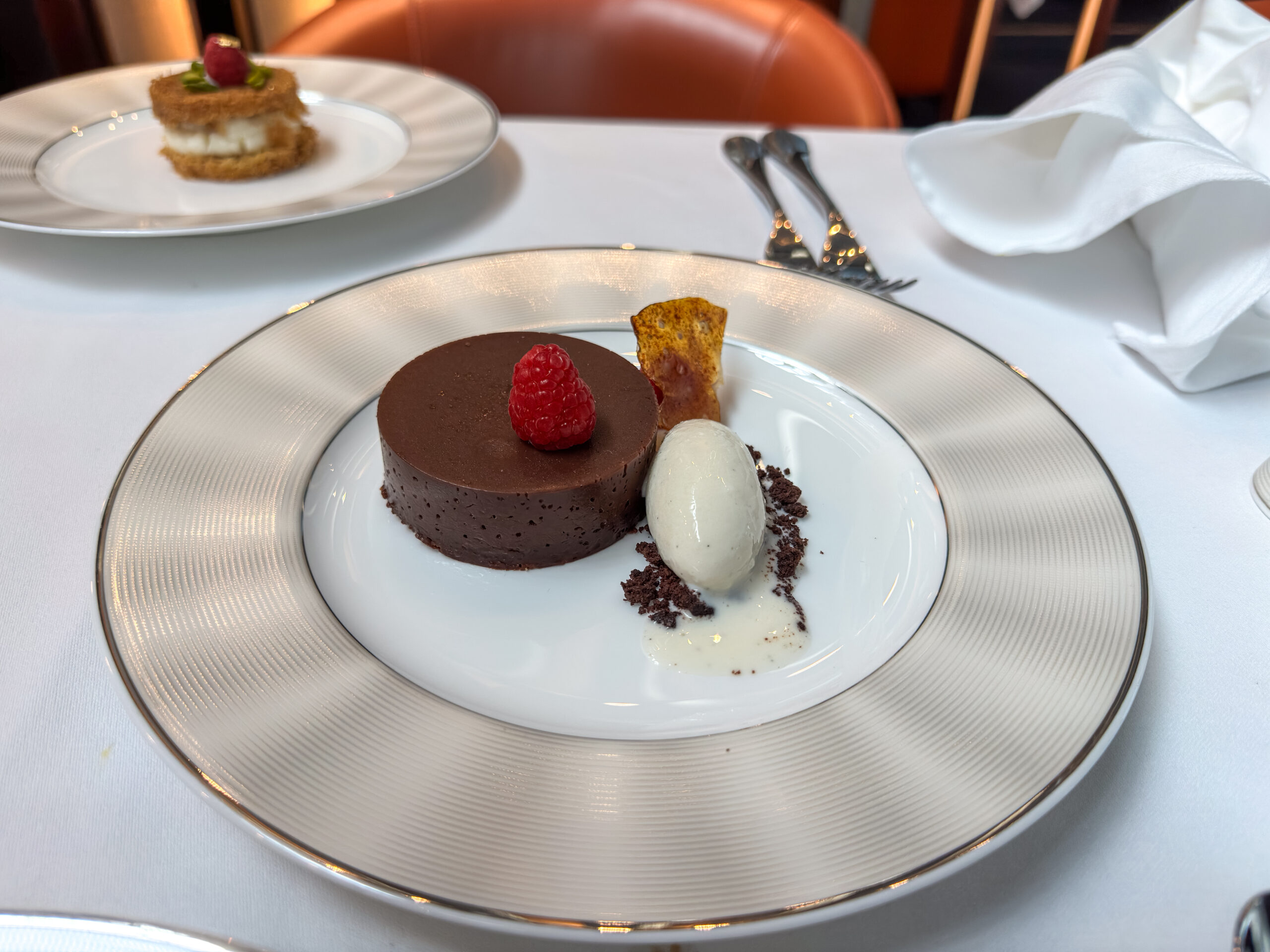 Etihad Airways A380-800 First Class [The Apartment] - First Class Lounge Dining