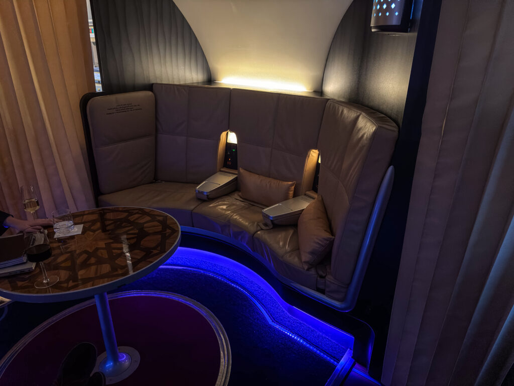 Etihad Airways A380-800 First Class [The Apartment] - First Class Bar And Lounge