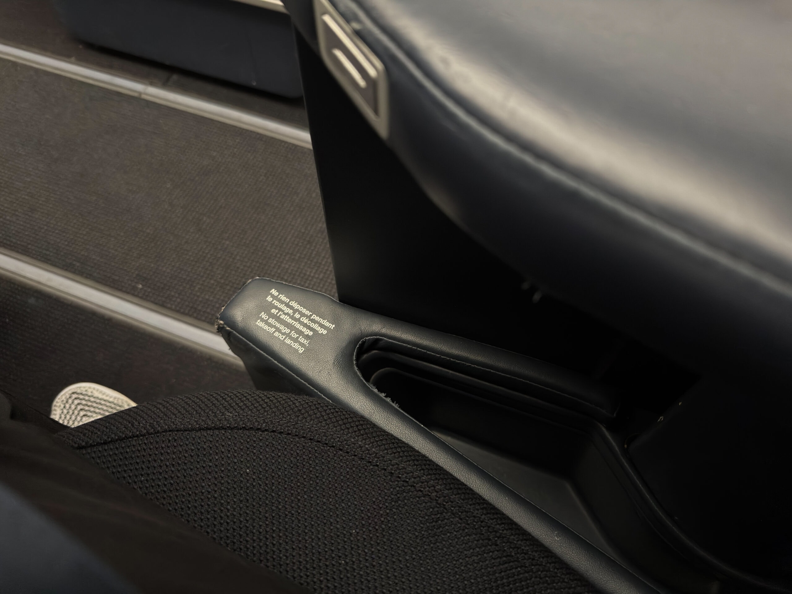 Air France A350-900 Business Class - Storage