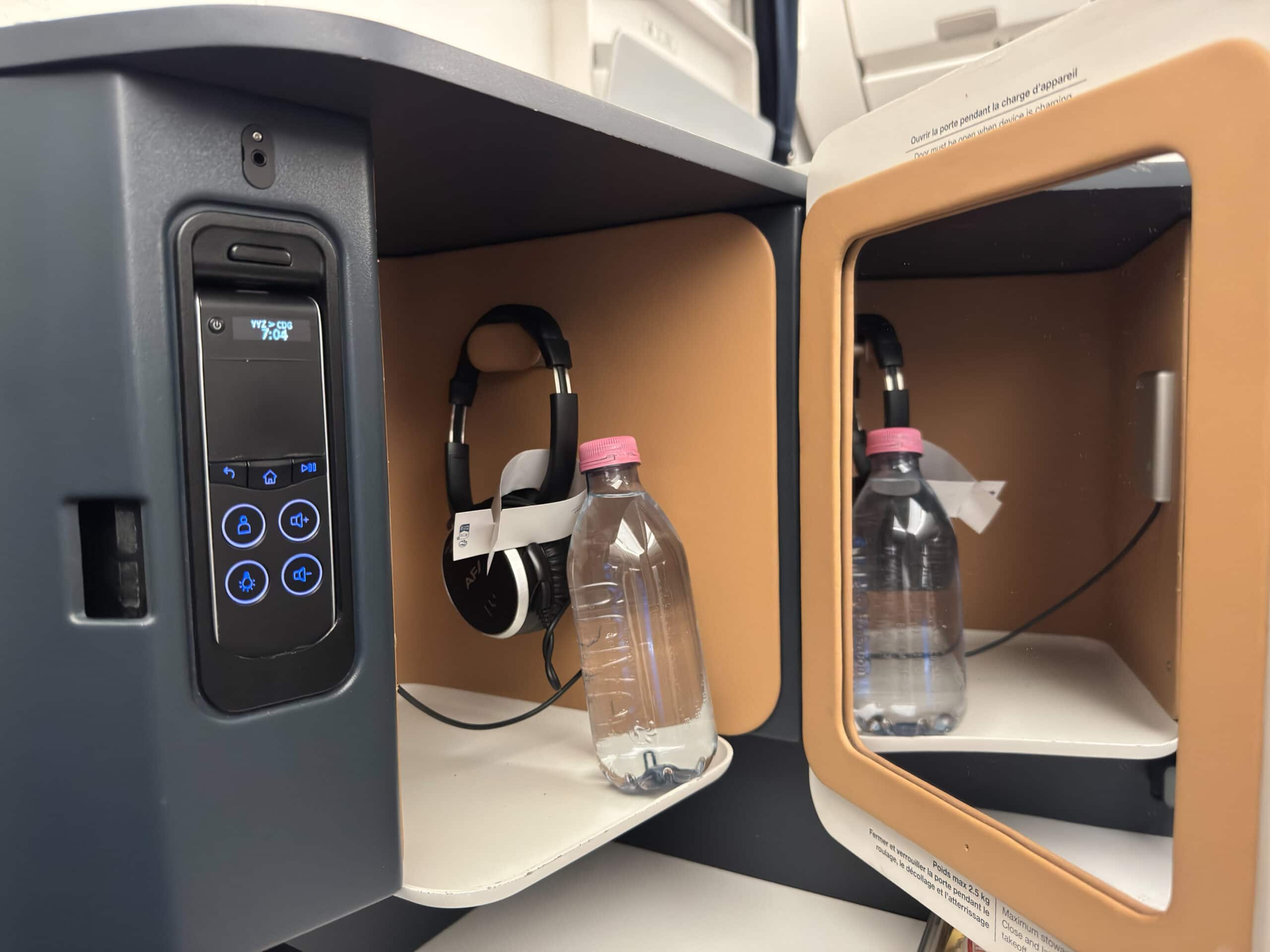 Air France A350-900 Business Class - Seat Cupboard / Storage