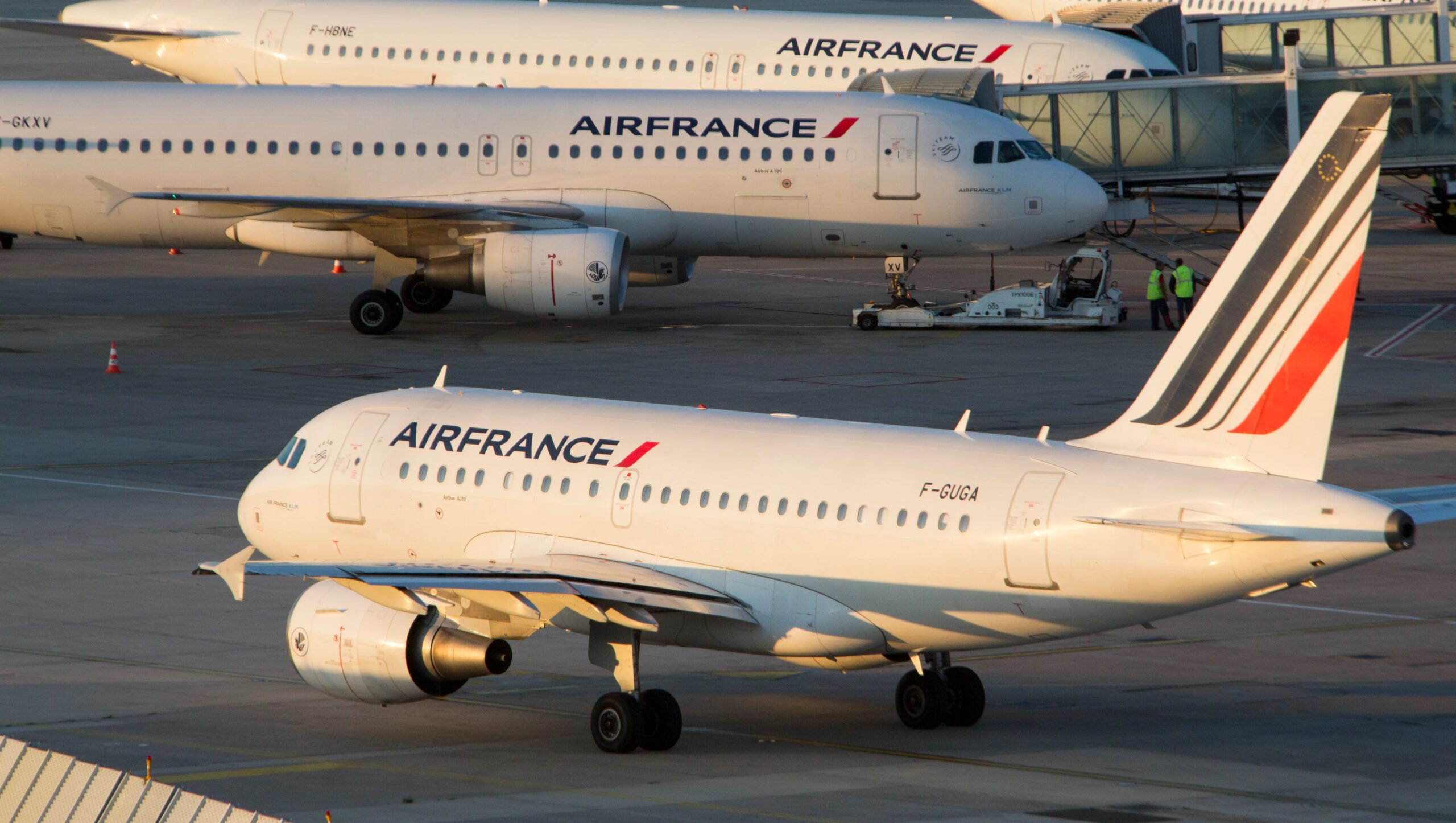 Best Ways To Book Air France Business Class - Air France Aircraft At Paris Charles de Gaulle Airport [CDG]