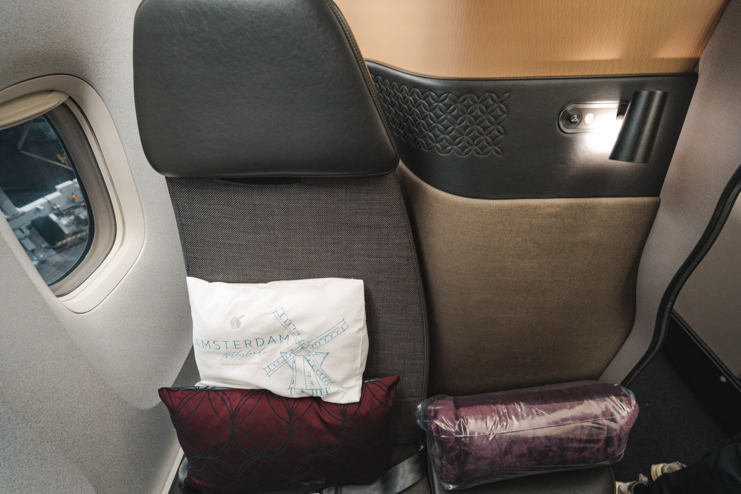 Qatar Airways 777-300ER Business Class [Qsuite] - Seat