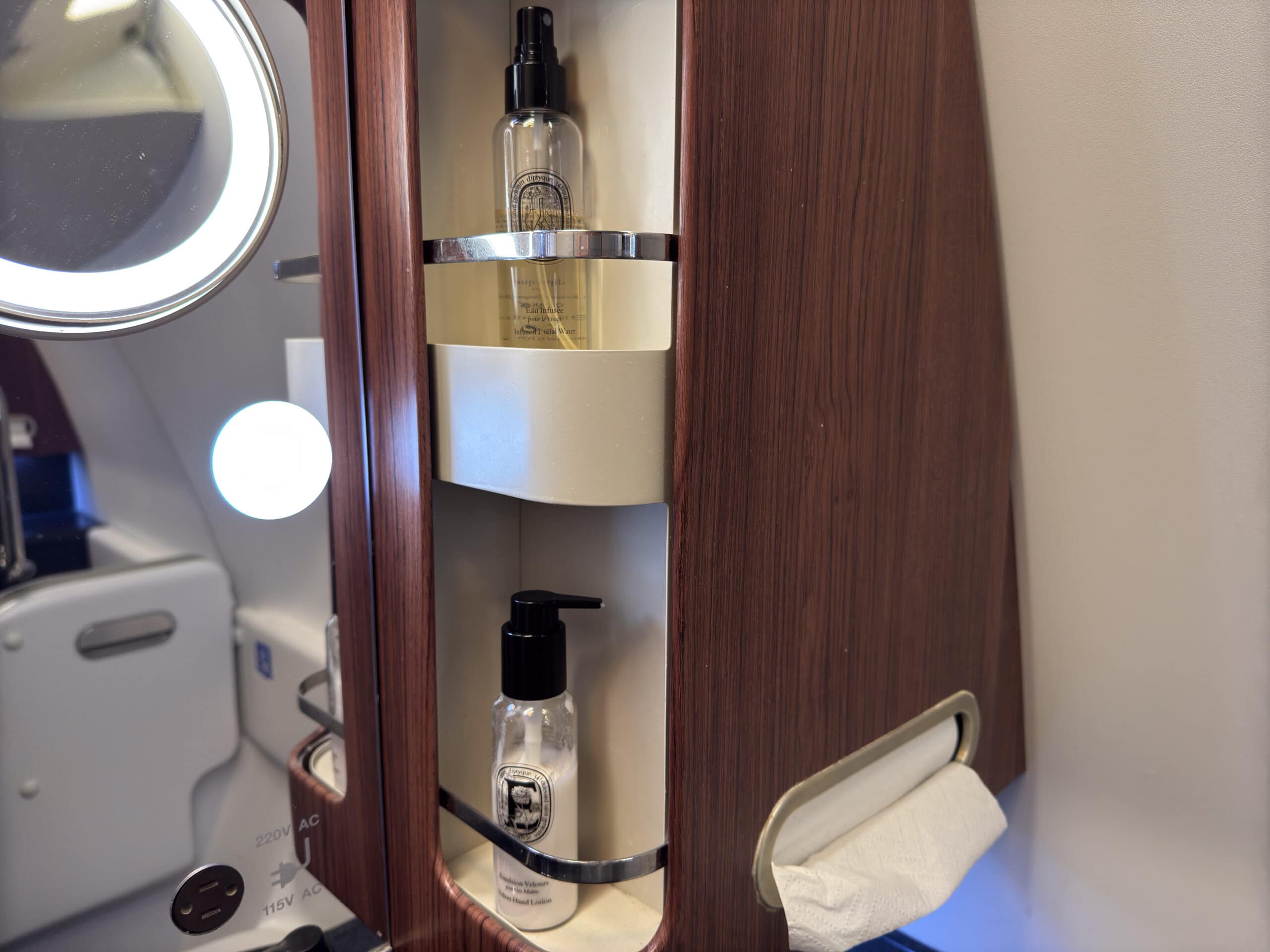 Qatar Airways 777-300ER Business Class [Qsuite] - Lavatory Amenities