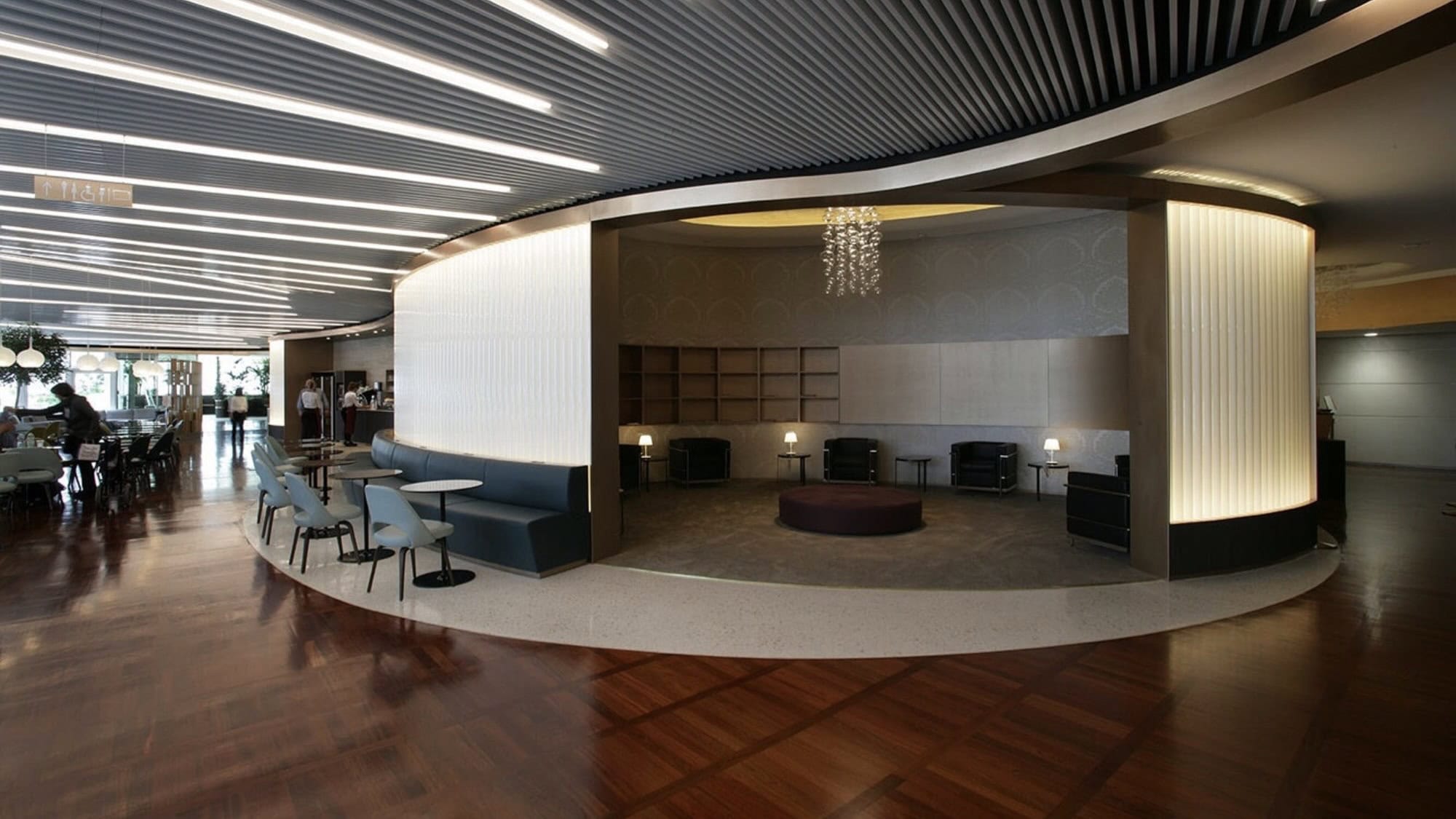 Best Airport Lounges In Europe - Marco Polo Club [VCE]