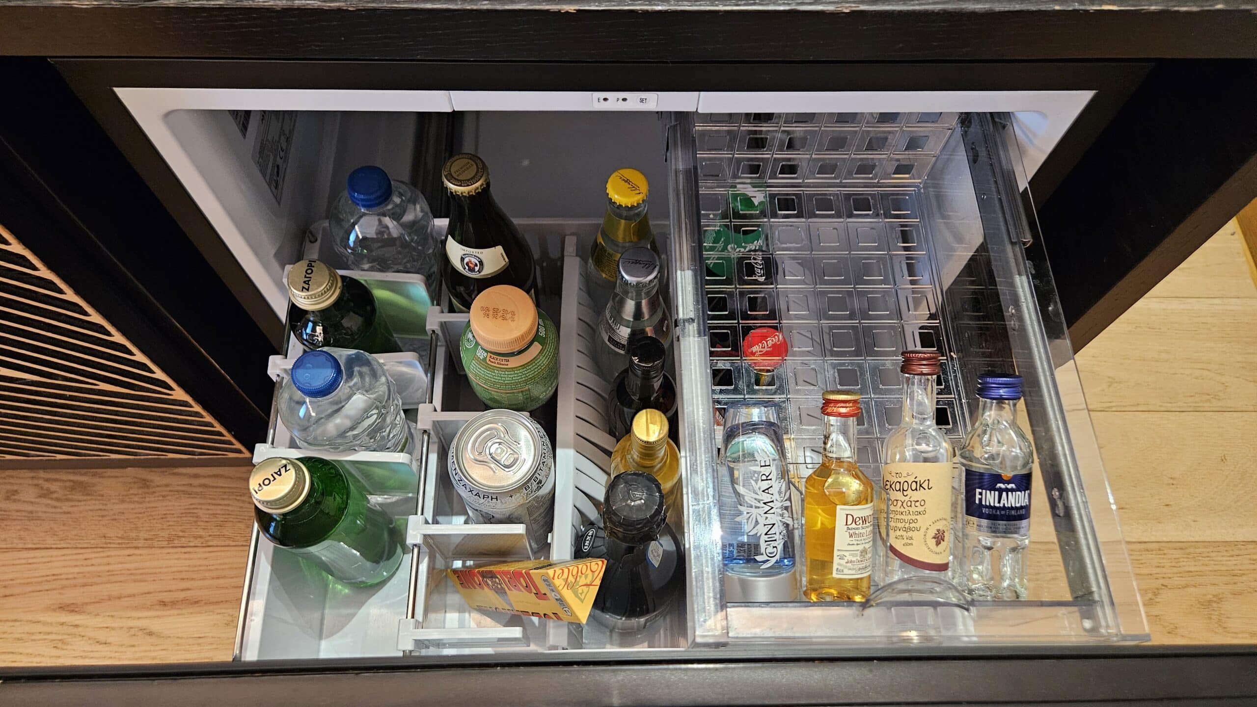 Grand Hyatt Athens: Junior Suite With 1 King Bed Mini-Bar