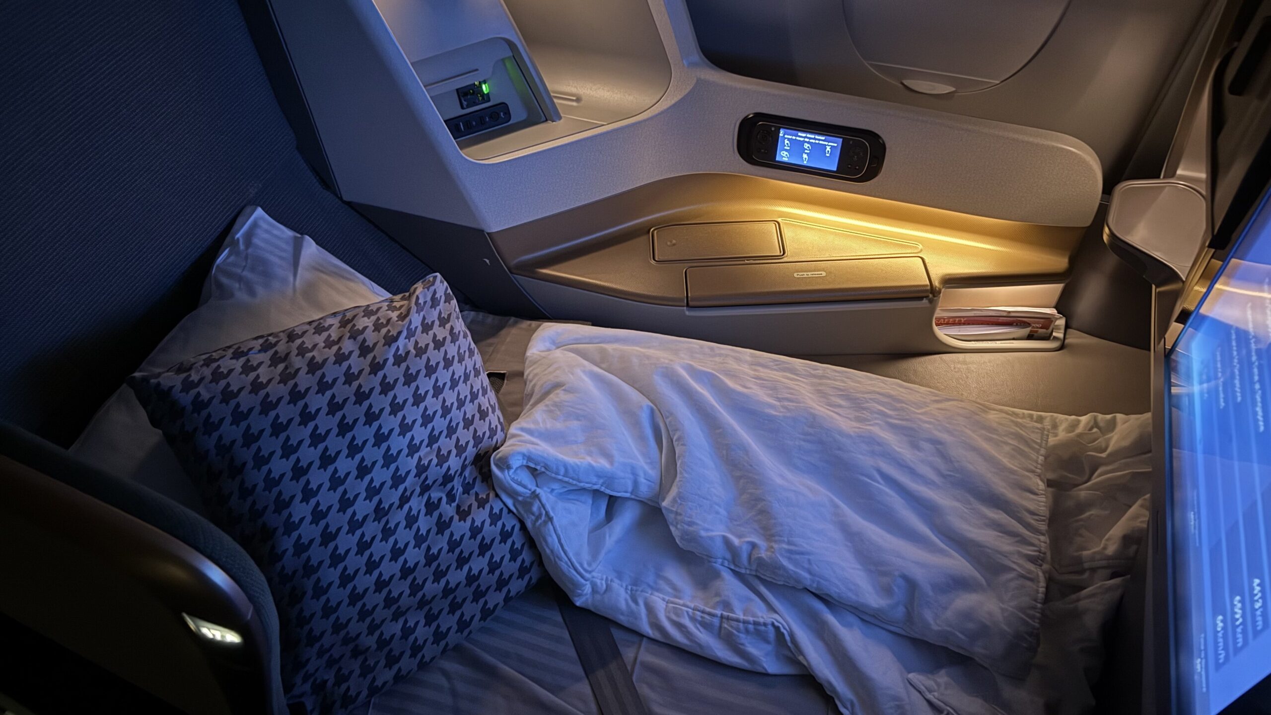 Singapore Airlines A350-900 Business Class Bed