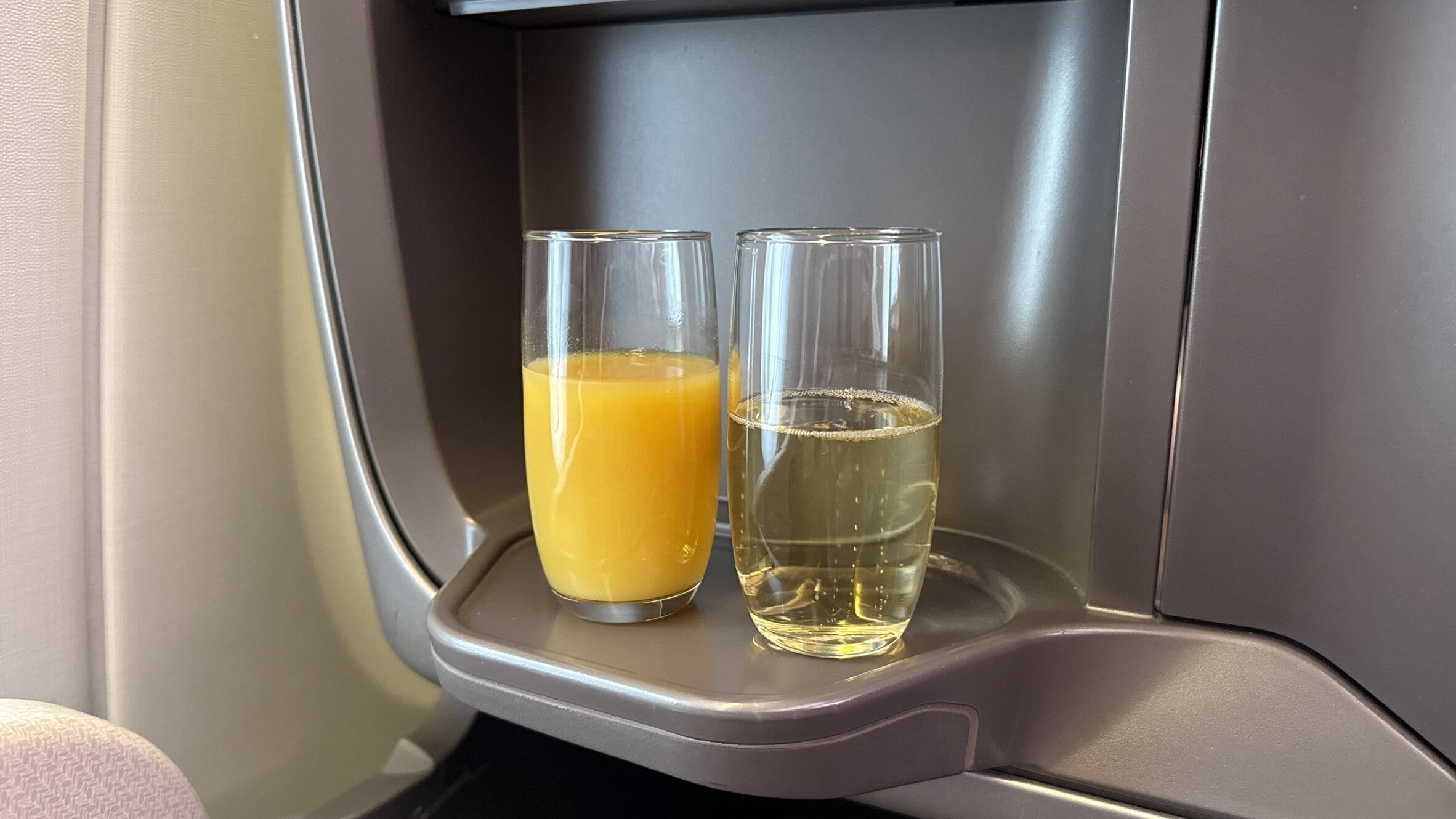 Singapore Airlines Business Class Pre-Departure Drinks