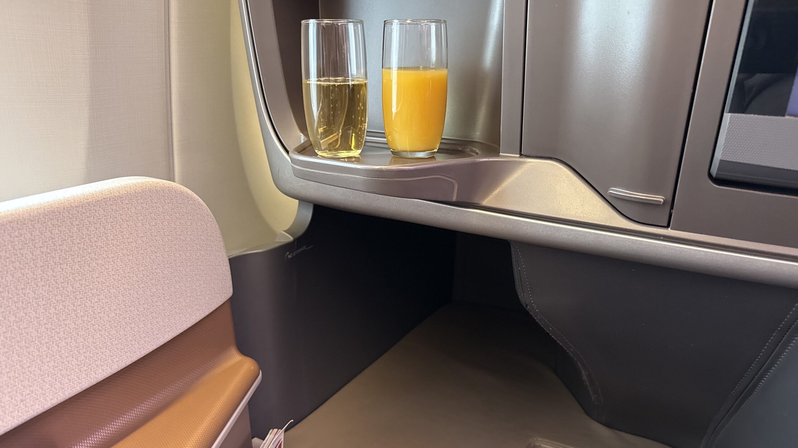 Singapore Airlines A350-900 Business Class Footwell