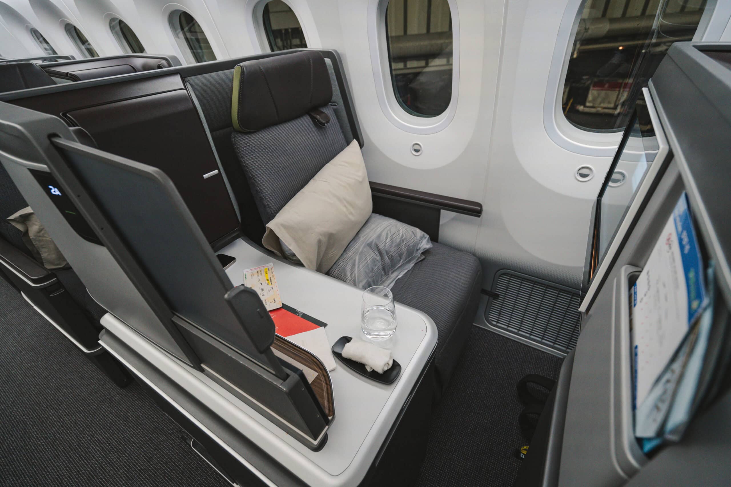 EVA Air 787-10 Business Class [Royal Laurel] Seat