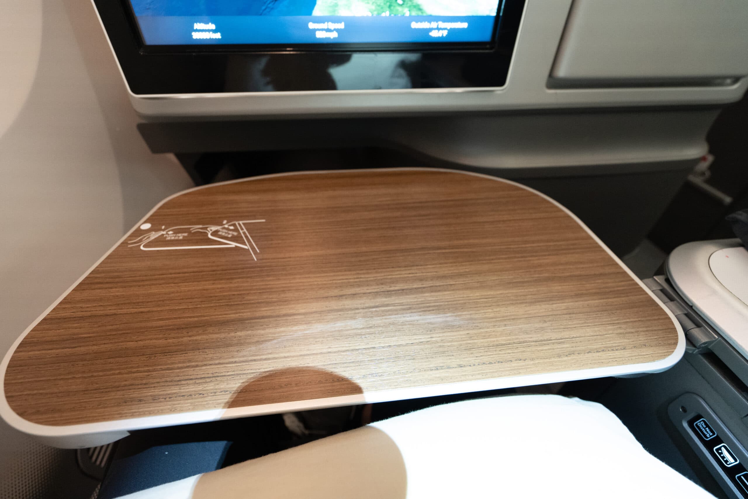 EVA Air 787-10 Business Class [Royal Laurel] Tray Table