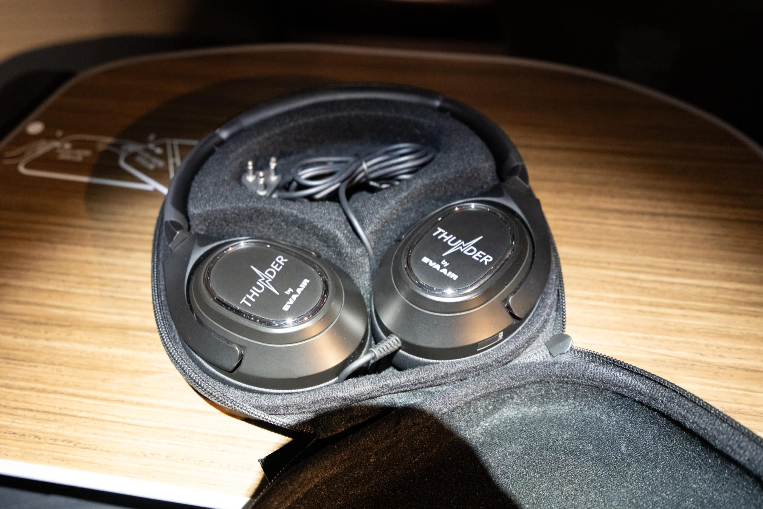 EVA Air 787-10 Business Class [Royal Laurel] Headphones