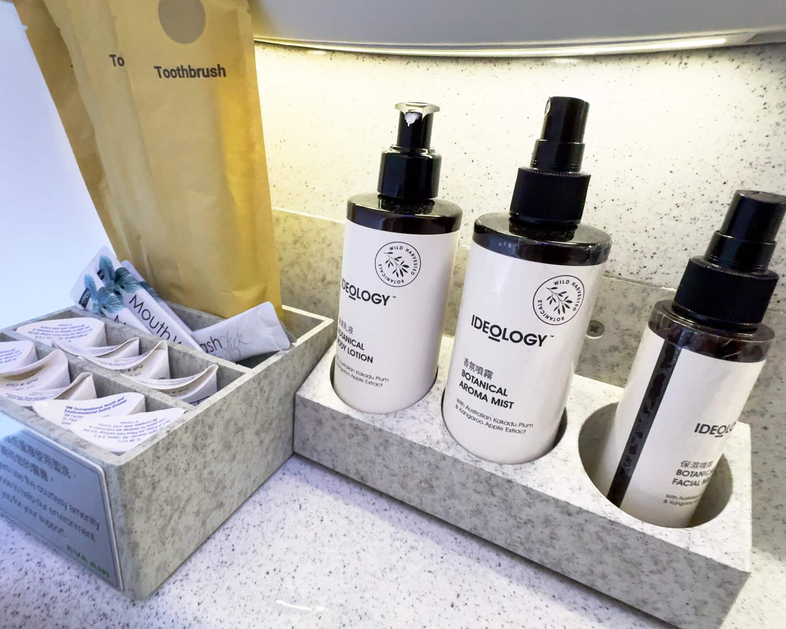 EVA Air 787-10 Business Class [Royal Laurel] Lavatory Amenities