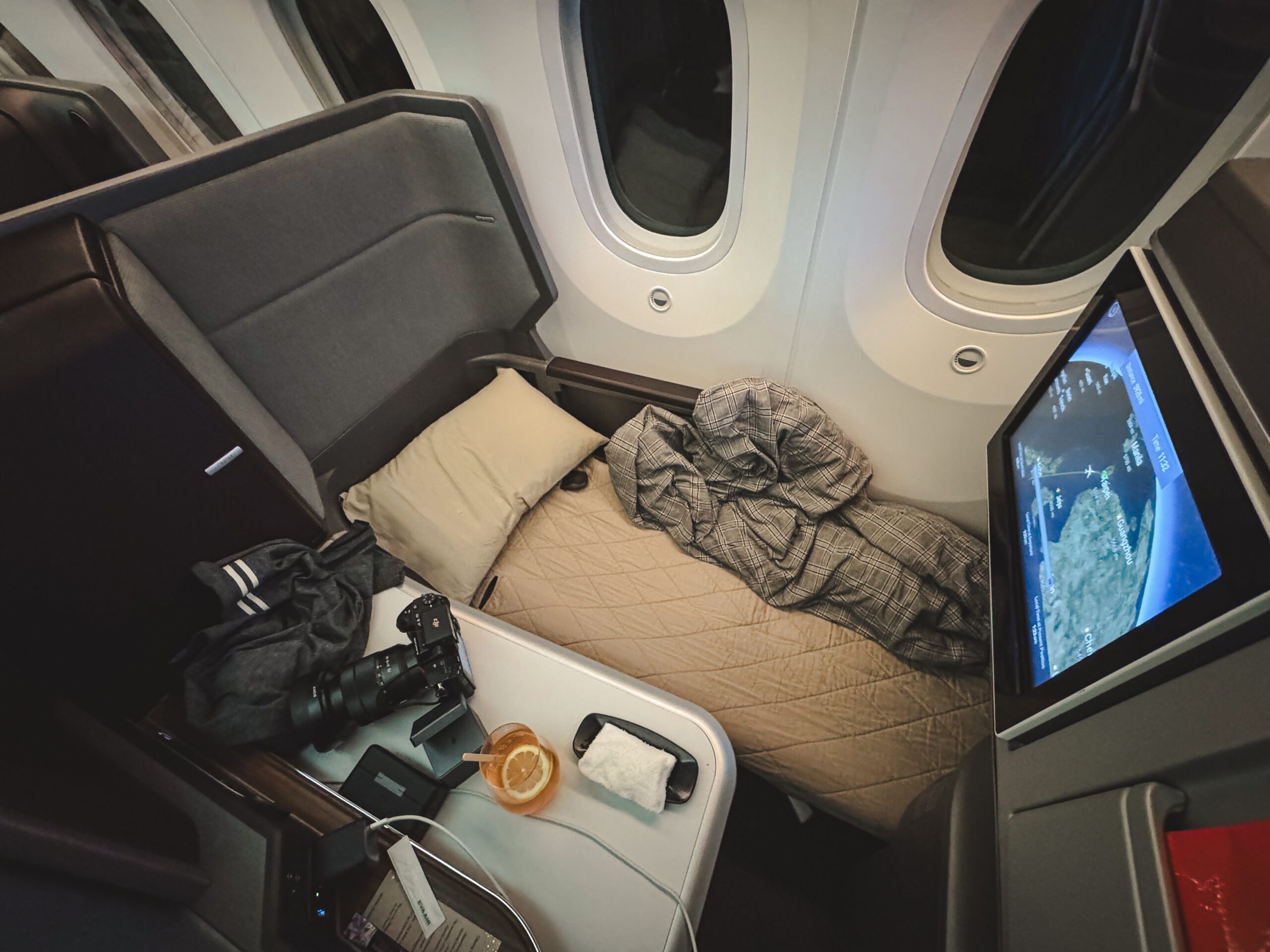 EVA Air 787-10 Business Class [Royal Laurel] Bed