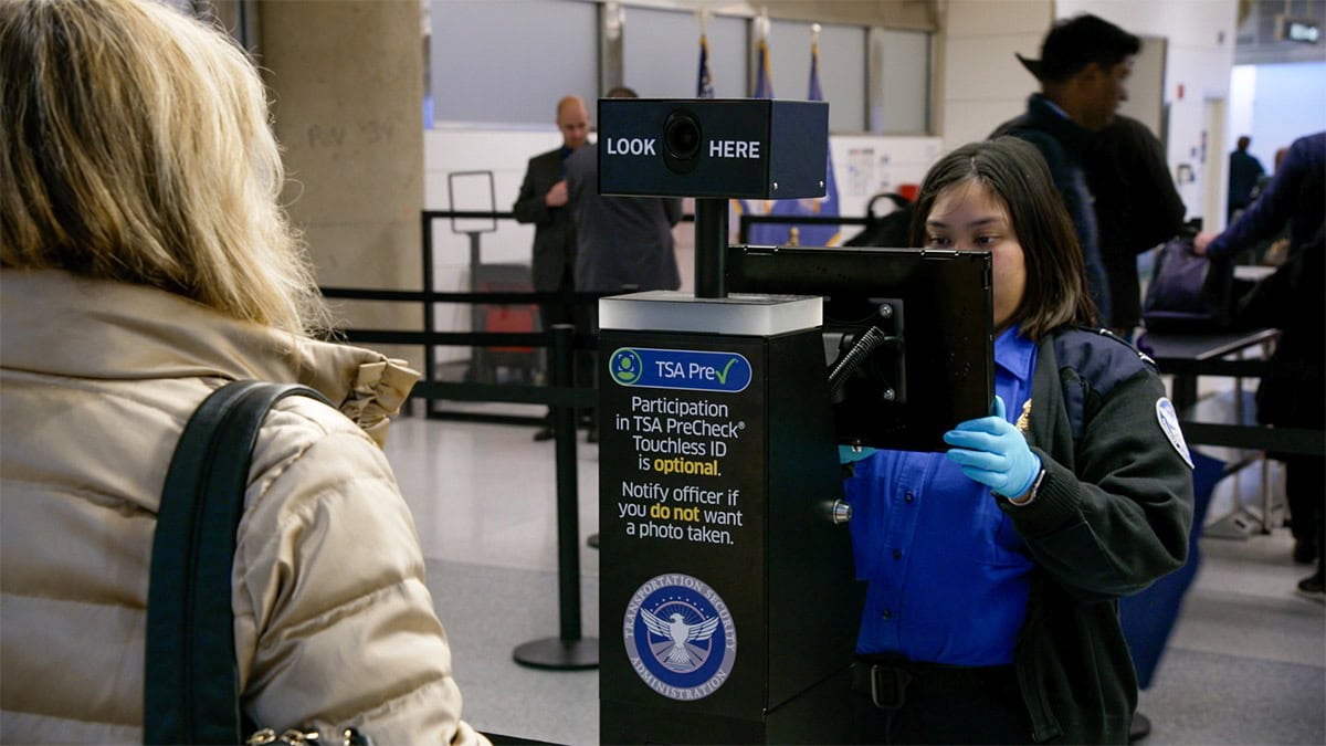 Global Entry vs TSA PreCheck: What Is The Difference (And Which Should You Get?) 1 - Global Entry vs TSA PreCheck TSA PreCheck Provides A Dedicated Security Lane At Departure